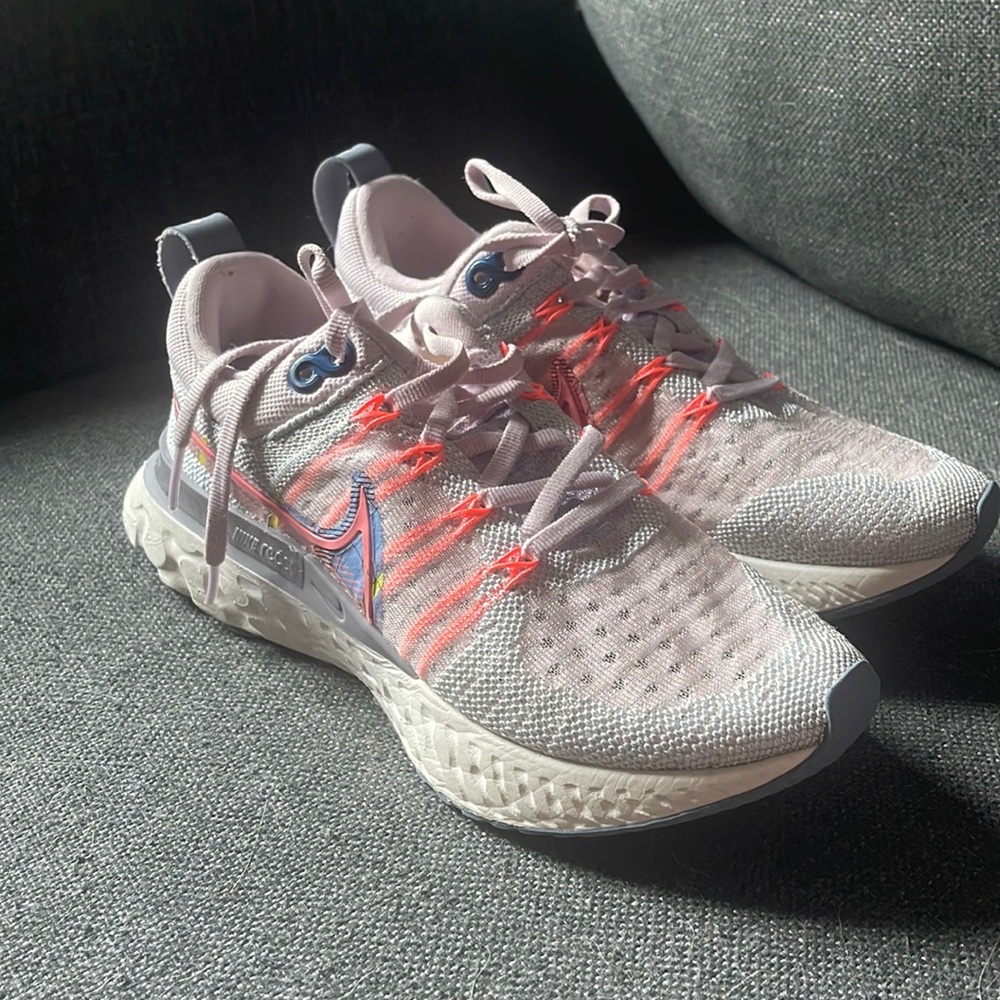 NIKE flyknit LIKE NEW
